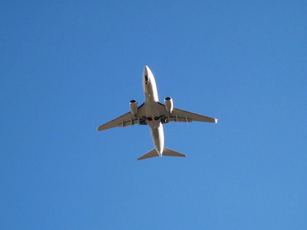 airplane leaving denver airport