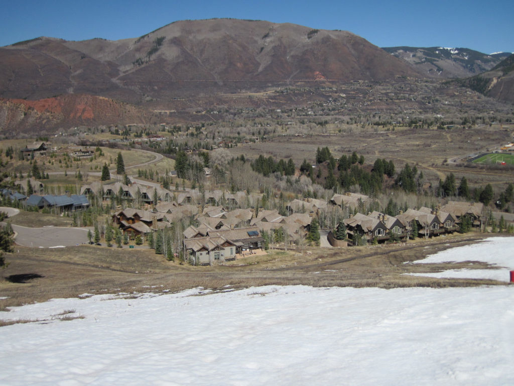 Buttermilk ski vacation rentals alongside of the Eagle Hill ski trail