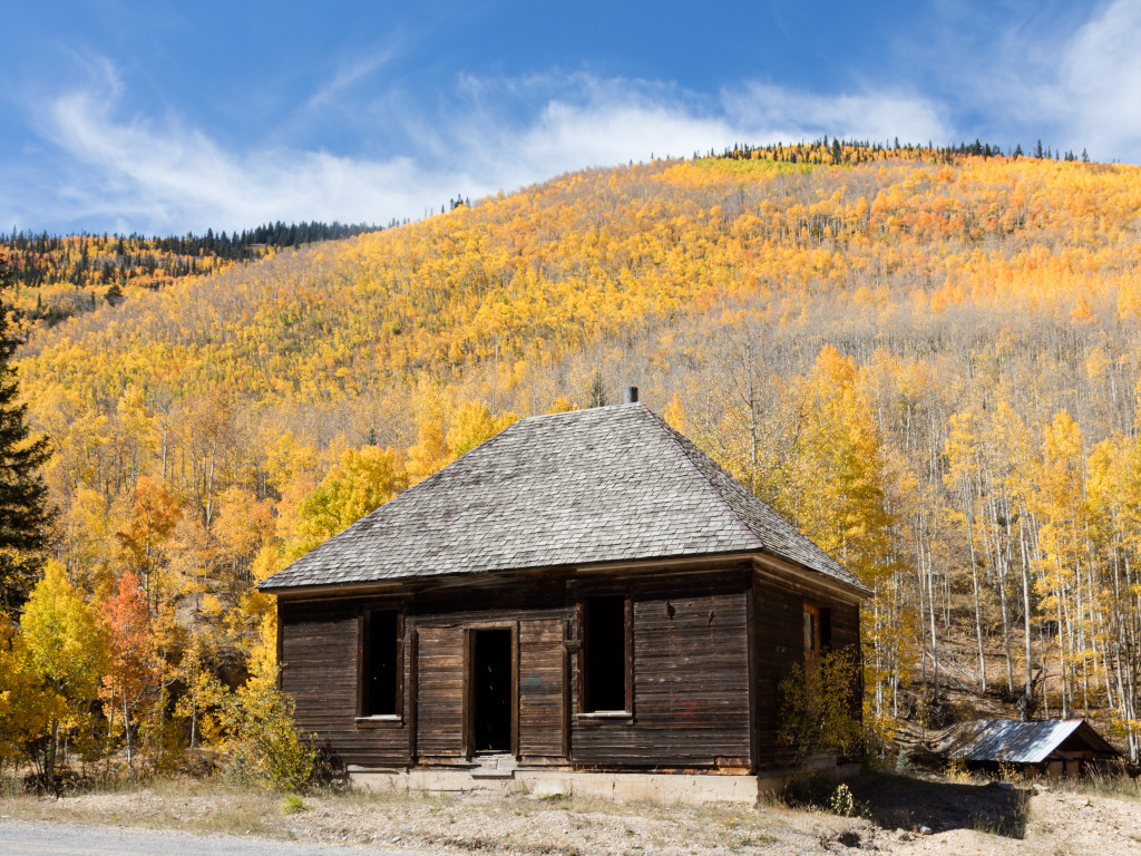 Abandoned cabin between Ouray and Silverton on Million Dollar Highway