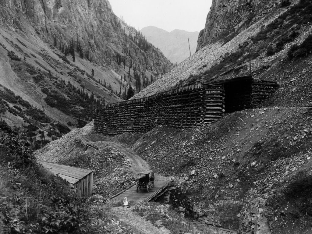 silverton ouray toll road with wagons