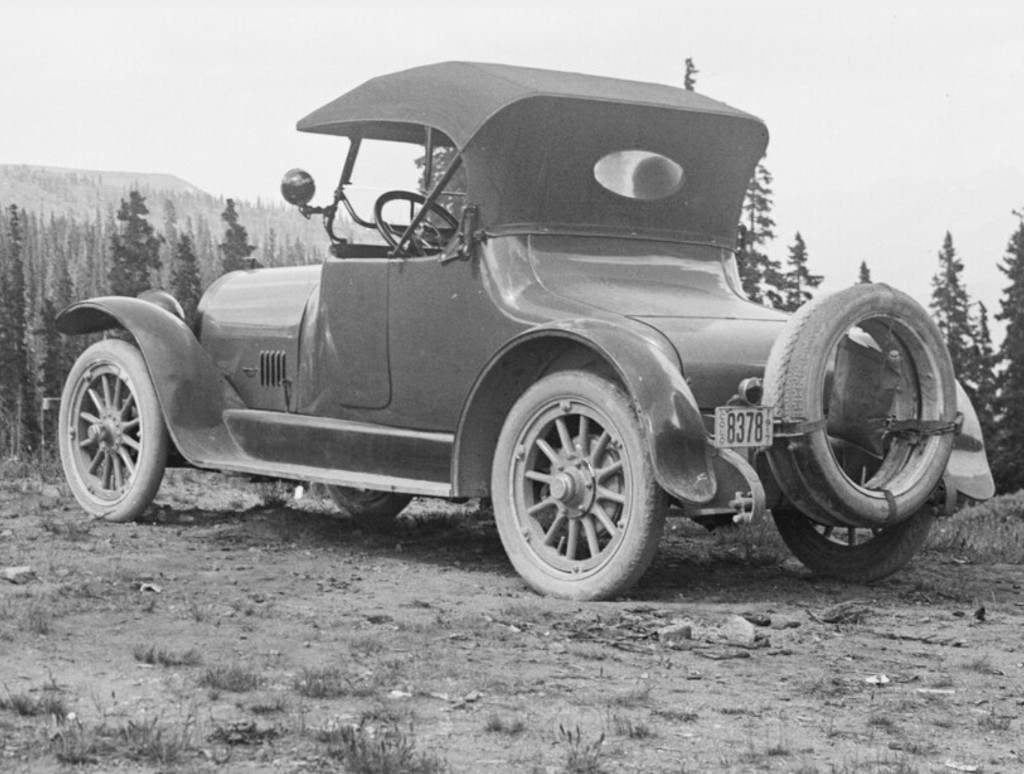 a car on top of berthoud pass in 1917