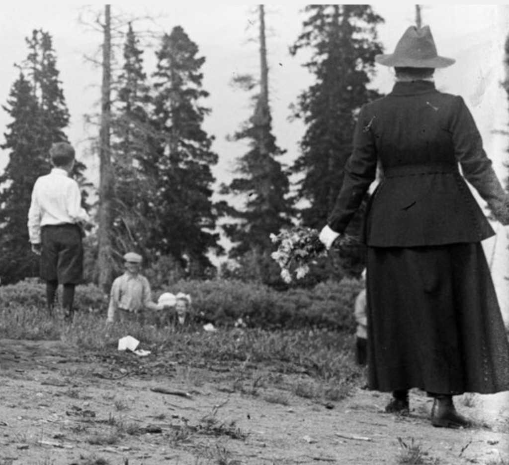 family on berthoud pass from photograph rh-511